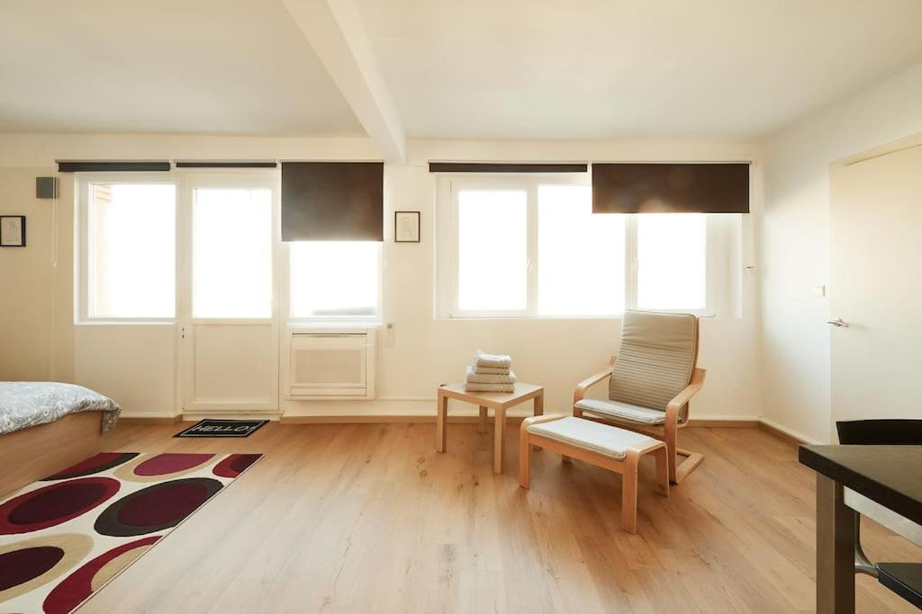 Studio-Balcon Center Of 蒙斯 外观 照片